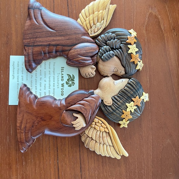Hawaii crafted handmade wood art kissing angels - Picture 4 of 16